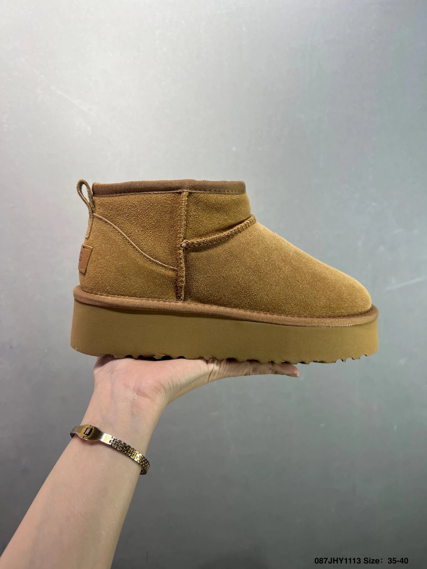 UGG 百搭单品 UGG 秋冬羊皮毛一体雪地靴 全鞋采用ZP同厂 隆丰A级澳洲进口羊皮毛一体 品牌代工厂生产线 完全遵循ZP工艺流程 代工厂原厂版师 秉承无原鞋不开发选择 注重每一处细节 市面最-88