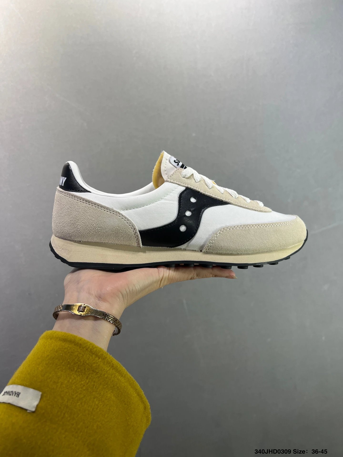 Saucony Trainer 80 旗舰级休闲跑鞋 公司级版本 视觉层次丰富气质更加复古 质感 脚感作为一双经典慢跑来说轻松拿捏时尚与舒适感的平衡 外观力量感十足 颜值抗打性能在线 鞋底纹路使得-4