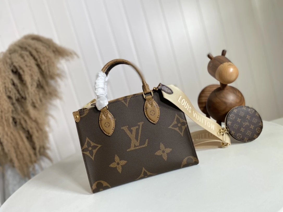 顶级原单 M46373 本款 OnTheGo 小号手袋拼合 Monogram 和 Monogram Reverse 帆布，Monogram Giant 图案点缀
