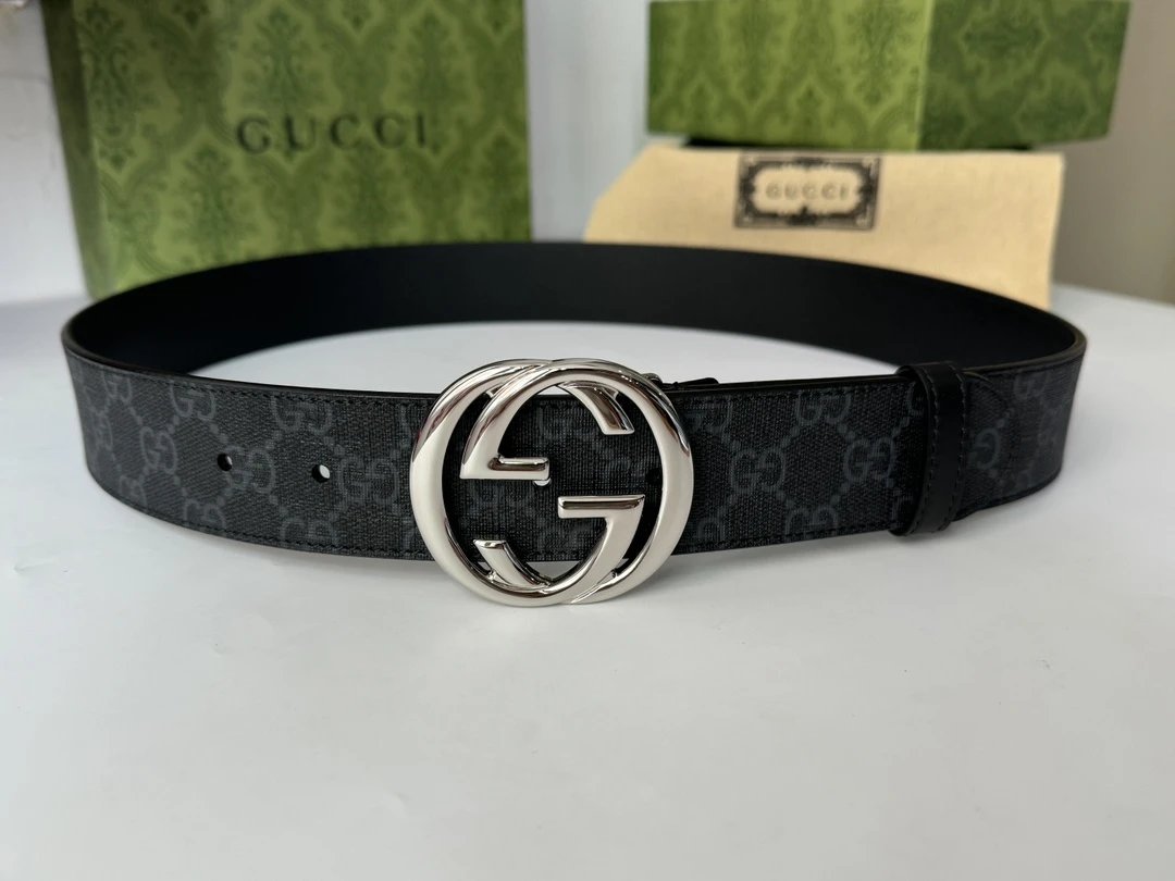 放 Gucci腰带经典款，简洁的款式和精致抛光面互锁G金属扣，轻松应对工作场合以及下班后的休闲派对