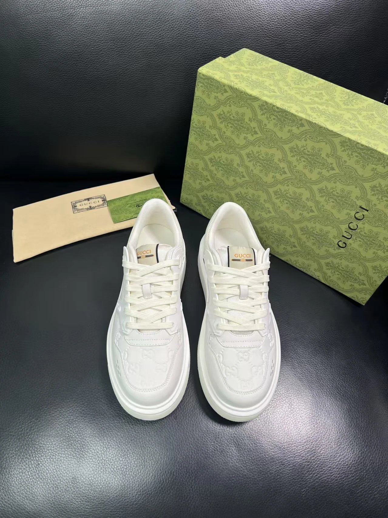 新款男鞋GUCCI [闪电]最新鞋出货原单品质 时尚潮流 采用特殊材料 内里网里 全新包装脚感超舒适，做工简直无可挑剔 码数:38-45