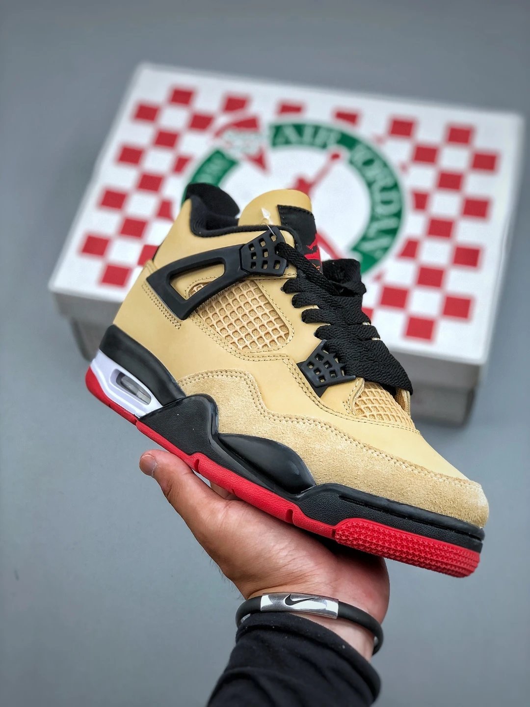 Air Jordan 4 Retro"Pizza"乔丹4代 披萨配色-卡其黑红 优势供应市场 平民价格定位 全新模具开发 纯正4代正确鞋型 进口头层皮料 高清洁度 立体高频 四线中底拉帮 网格大小 各