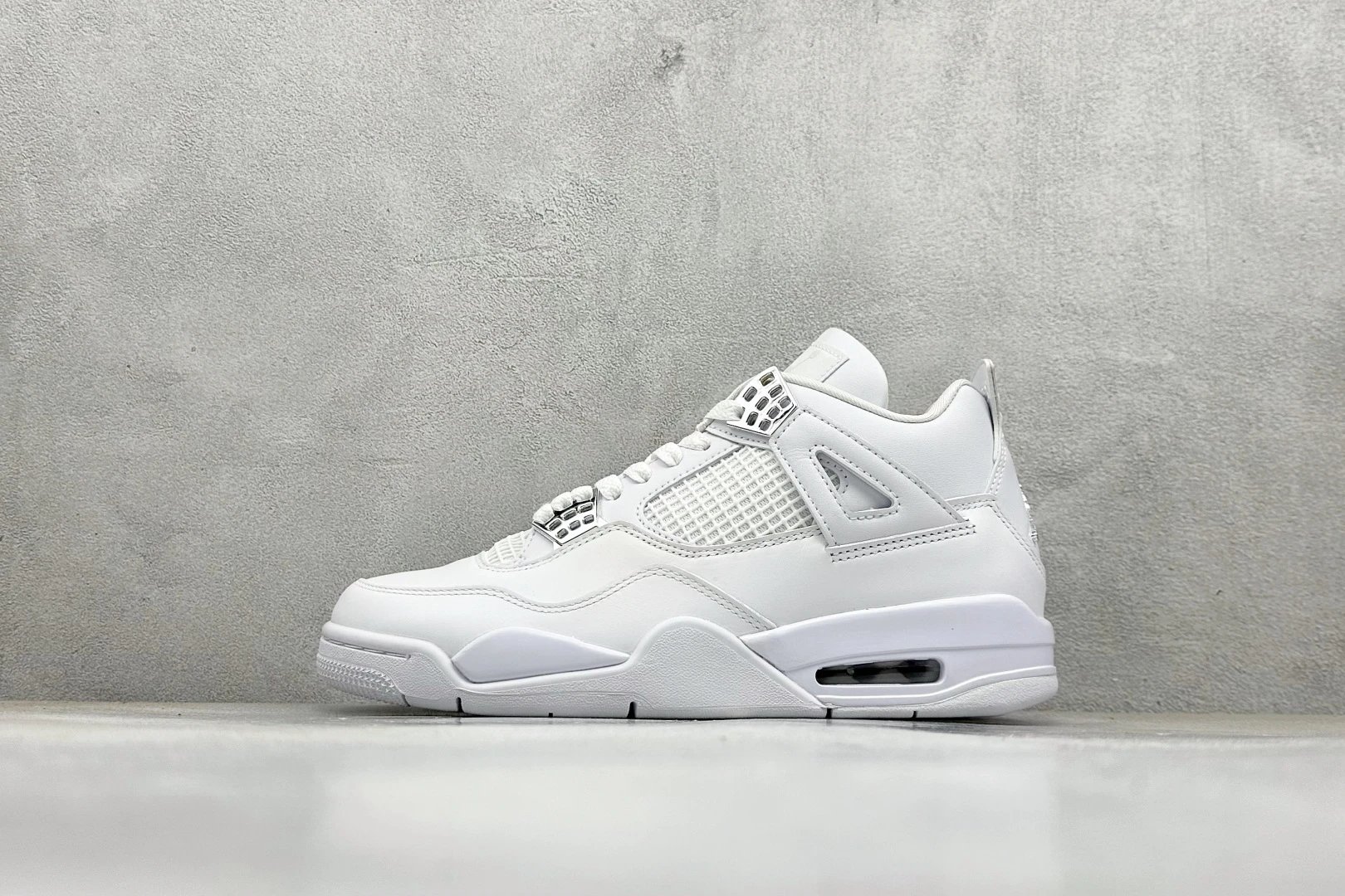 Air Jordan AJ4 Retro 白猫 中帮篮球鞋 原楦原纸板同源开发 完美呈现乔4的版型 内侧正确双色网格 还原细节 正确气垫颜色 正确网格工艺 正确拉帮工艺 全鞋原装材料制作 原档案原模具
