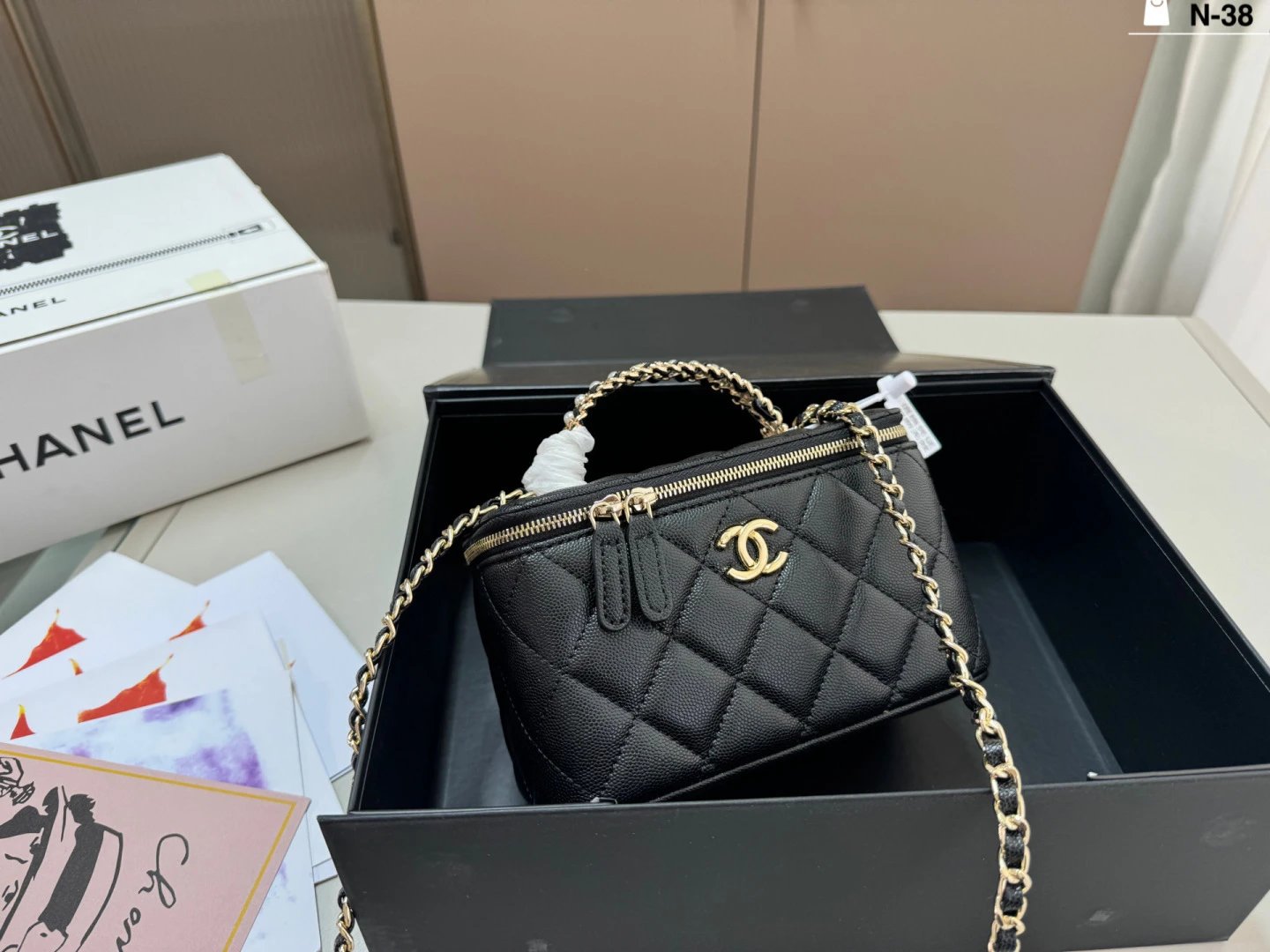 N-38尺寸1711折叠盒 Chanel 香奈儿 新款26c珍珠手柄包长盒子woc 镶钻Logo今天挖掘一枚敲敲敲可爱的手柄金属编织