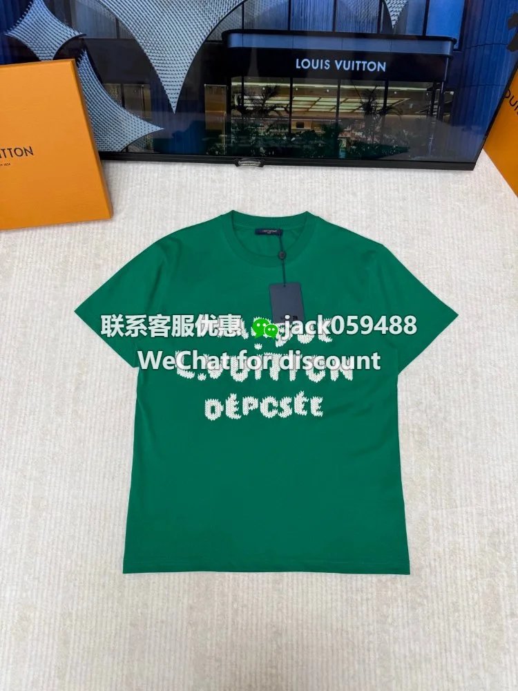 原版开发 LOUIS VUITTON羊毛毛线绣花短袖 面料 采用纯棉面料，主体为12S特纺紧密棉，230克轻薄克重，保证优良透气性与柔软触感，穿着舒适