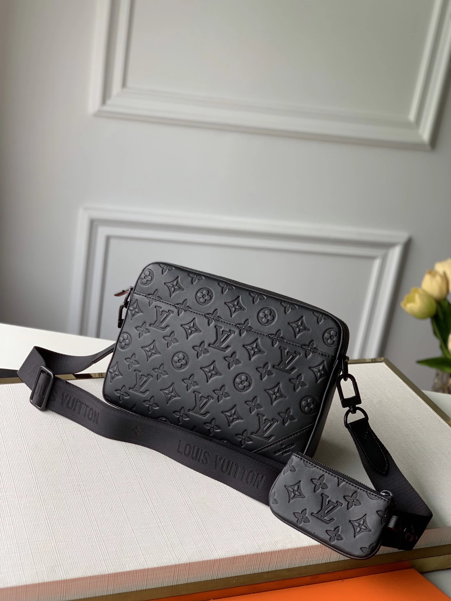 Louis Vuitton Monogram Emprein