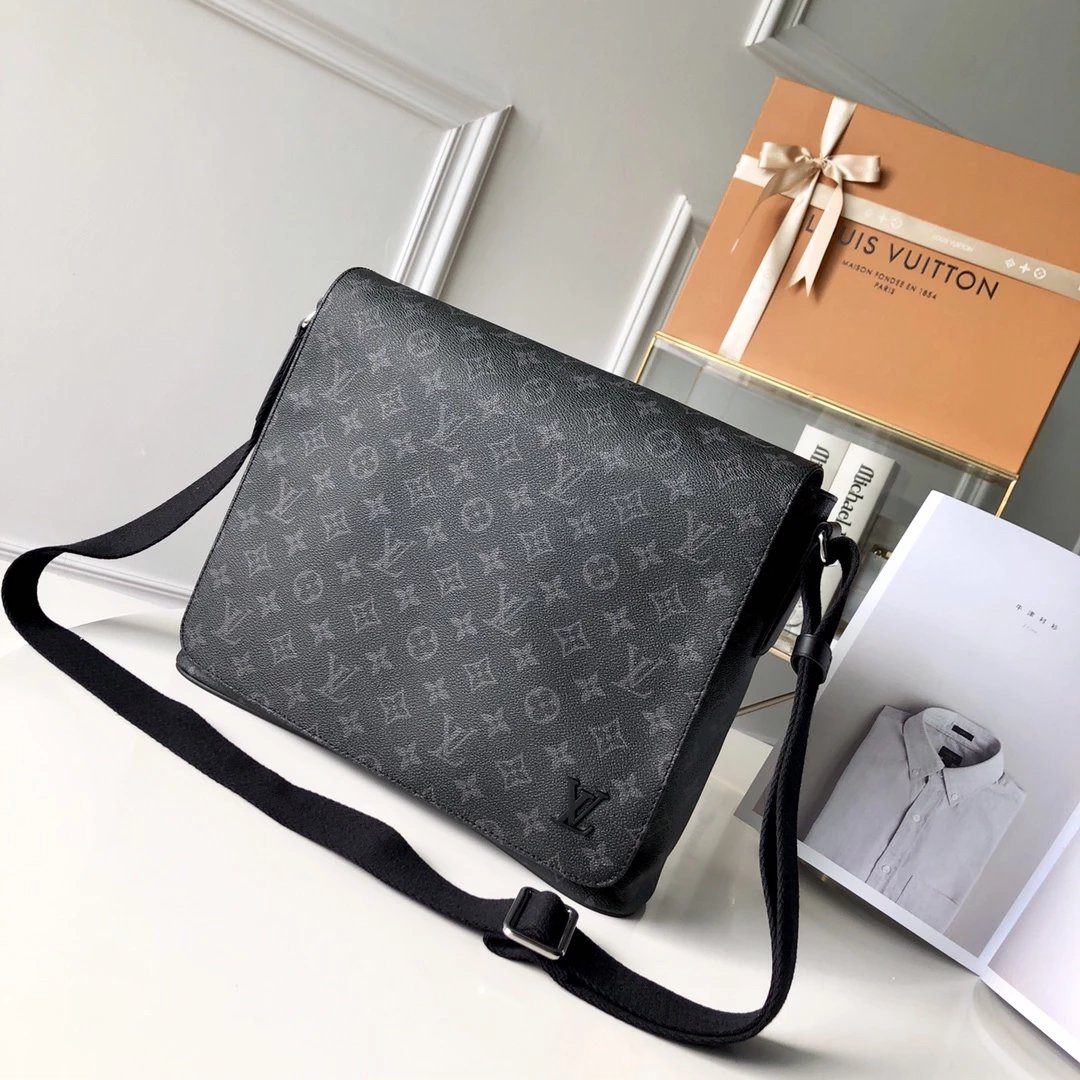 Louis Vuitton Monogram Messeng