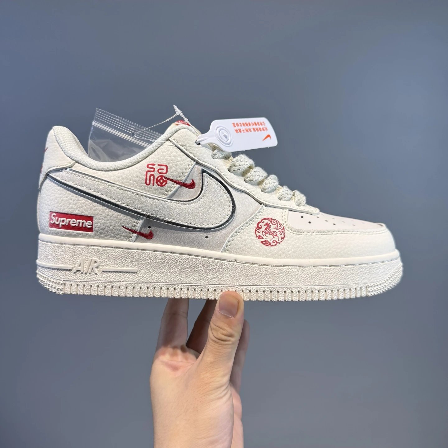 特价福利 ＃支持放店 F版 Nike Air Force 1 x The North Face 马年限定 联名系列，潮力升级以 Air Force 1 经典鞋型为蓝本，融合 The North Fac