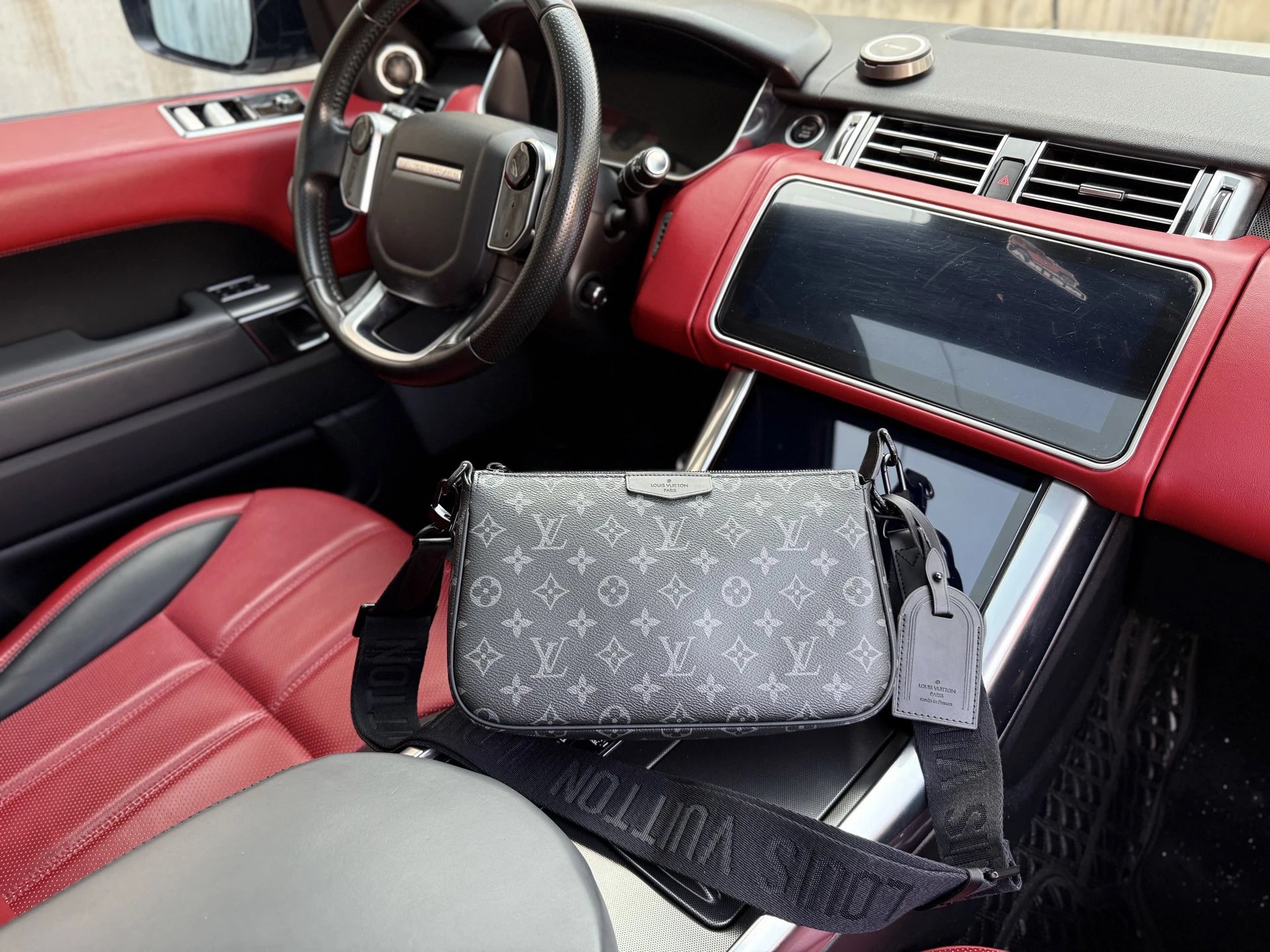 高端货 新款 lv单肩包 单肩包斜挎邮差包 M11741 lv POCHETTE ACCESSOIRES Pochette Accessories 字母徽标可拆