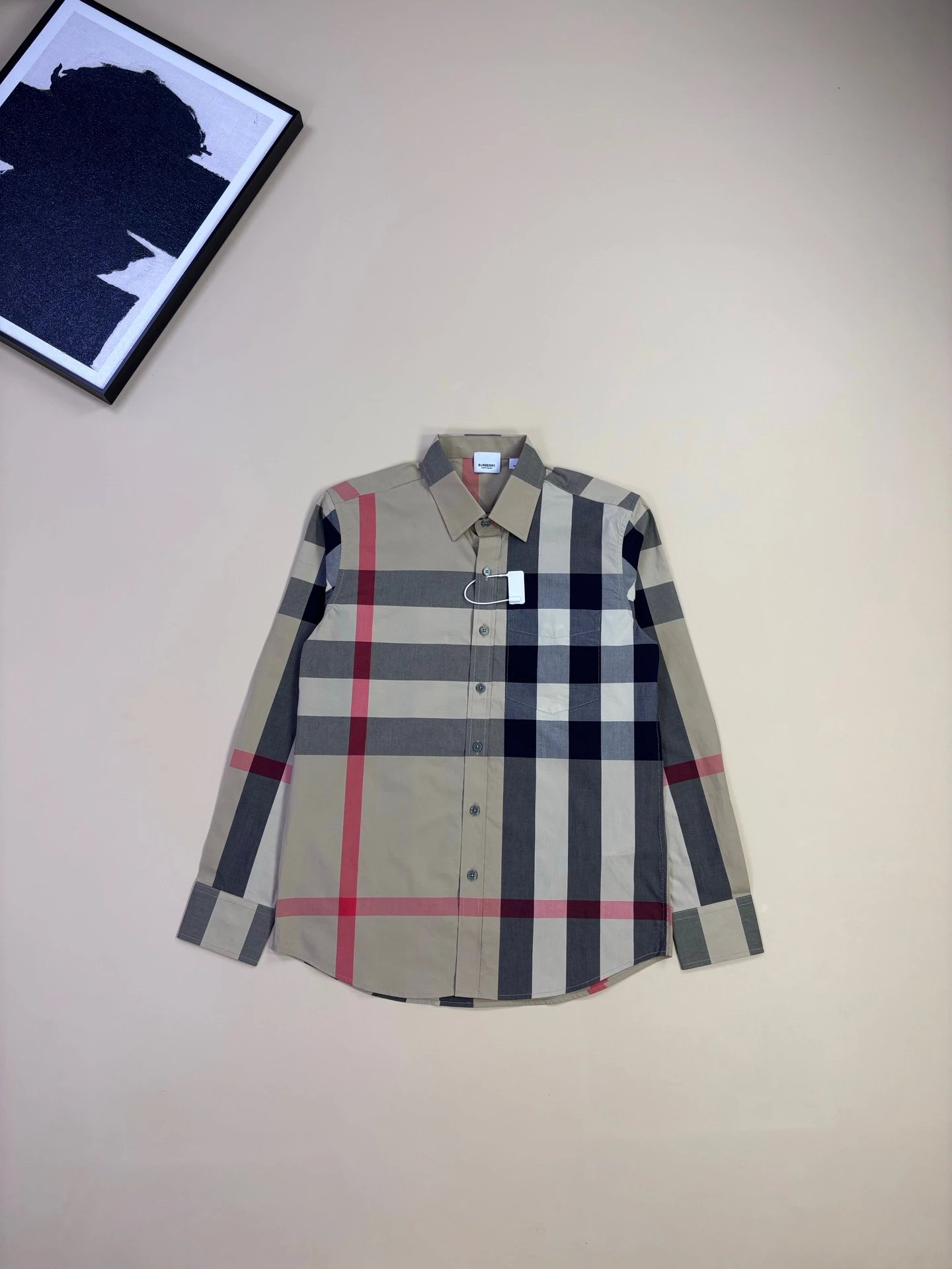 ss春夏新品男士时尚休闲BURBERRY经典大格长袖衬衫【高版本】 面料采用100%纯棉格纹定制面料 红外线定位裁剪 门襟前后幅和双袖皆对位对格 进口缝纫设备