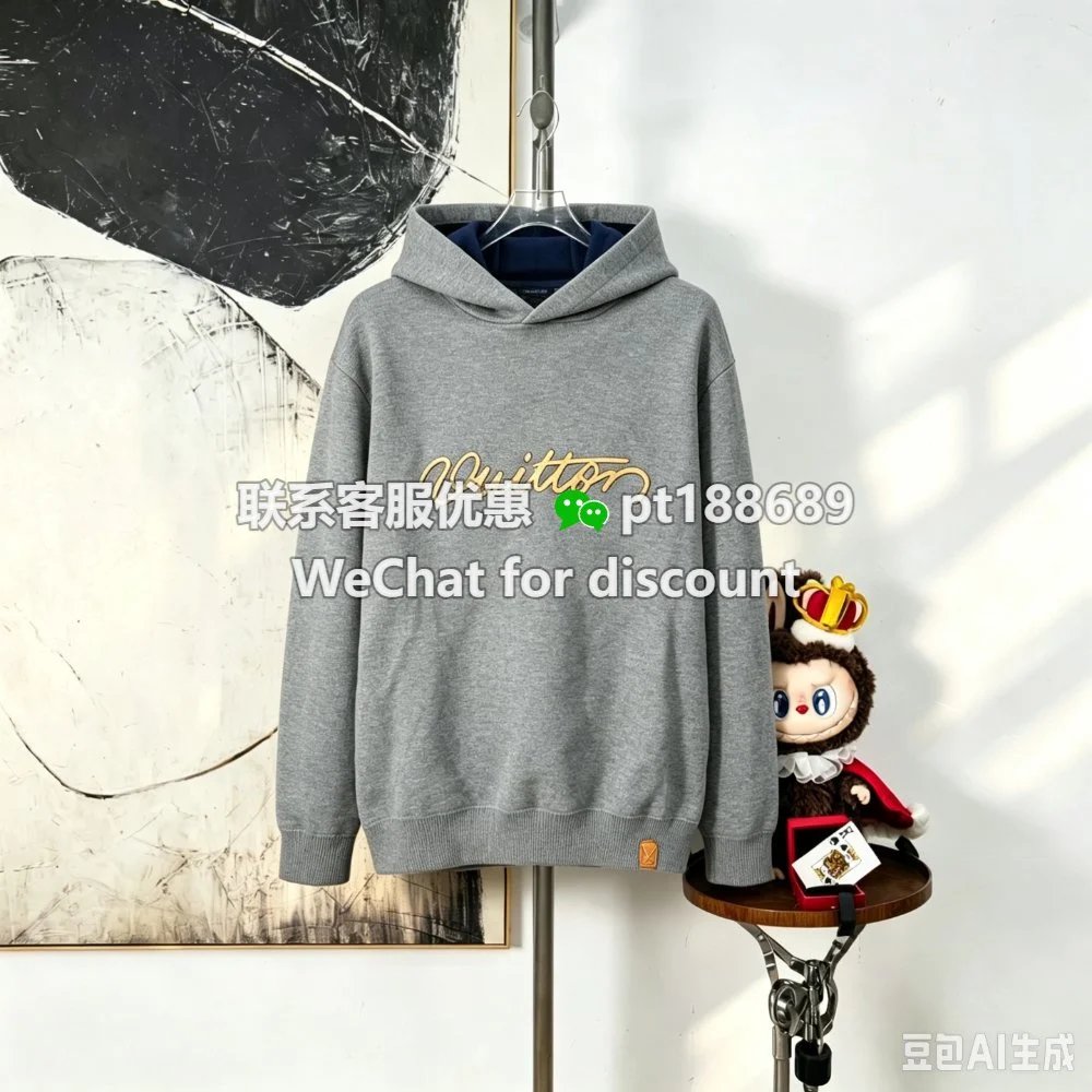 zp版本 独家供应 LOUIS VUITTON 皮标刺绣标识针织帽衫 面料：采用15%山羊绒，25%羊毛，60%绵