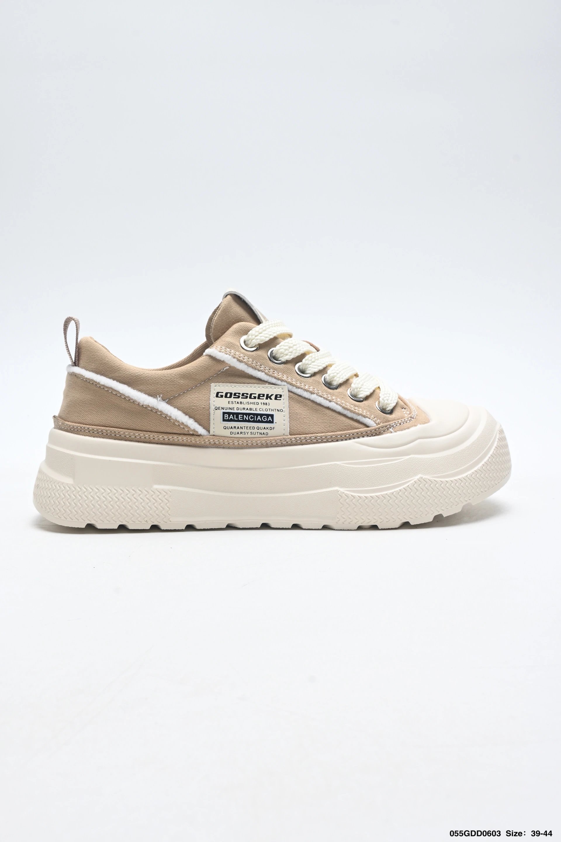 公司级巴黎世家/Balenciaga 巴黎世家Runner运动鞋 跑鞋 不含皮运动鞋，网布材质，磨损效果，鞋头边缘印有尺码，背面浮印尺码，外侧印有跑者徽标，鞋舌刺绣Balenciaga品牌标识，-15