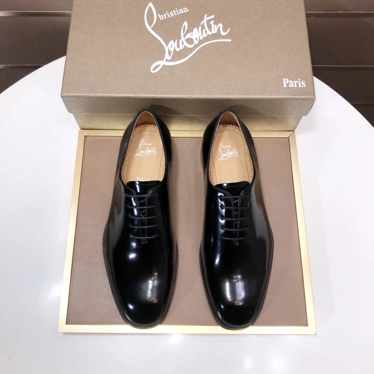 工厂 Chrstian Loubotin 红底鞋原版开模，市面最高版本，纯手工制作进口铆钉、进口高档钻进口牛皮制作鞋面，头层水染牛皮内里！原版EU高光大底.38-44