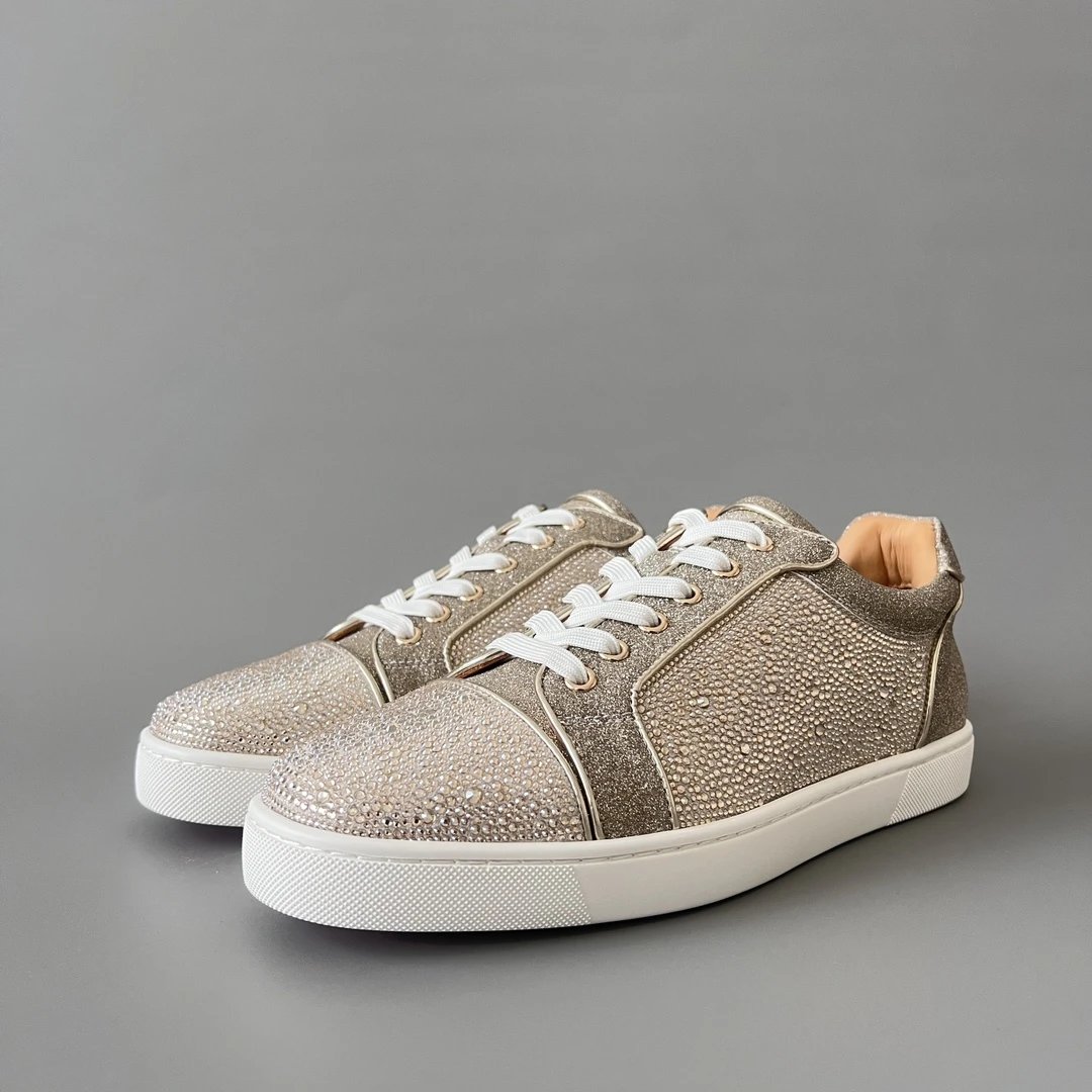 顶级品质 Christian Louboutin Louis Junior Spikes 低帮板鞋香槟钻