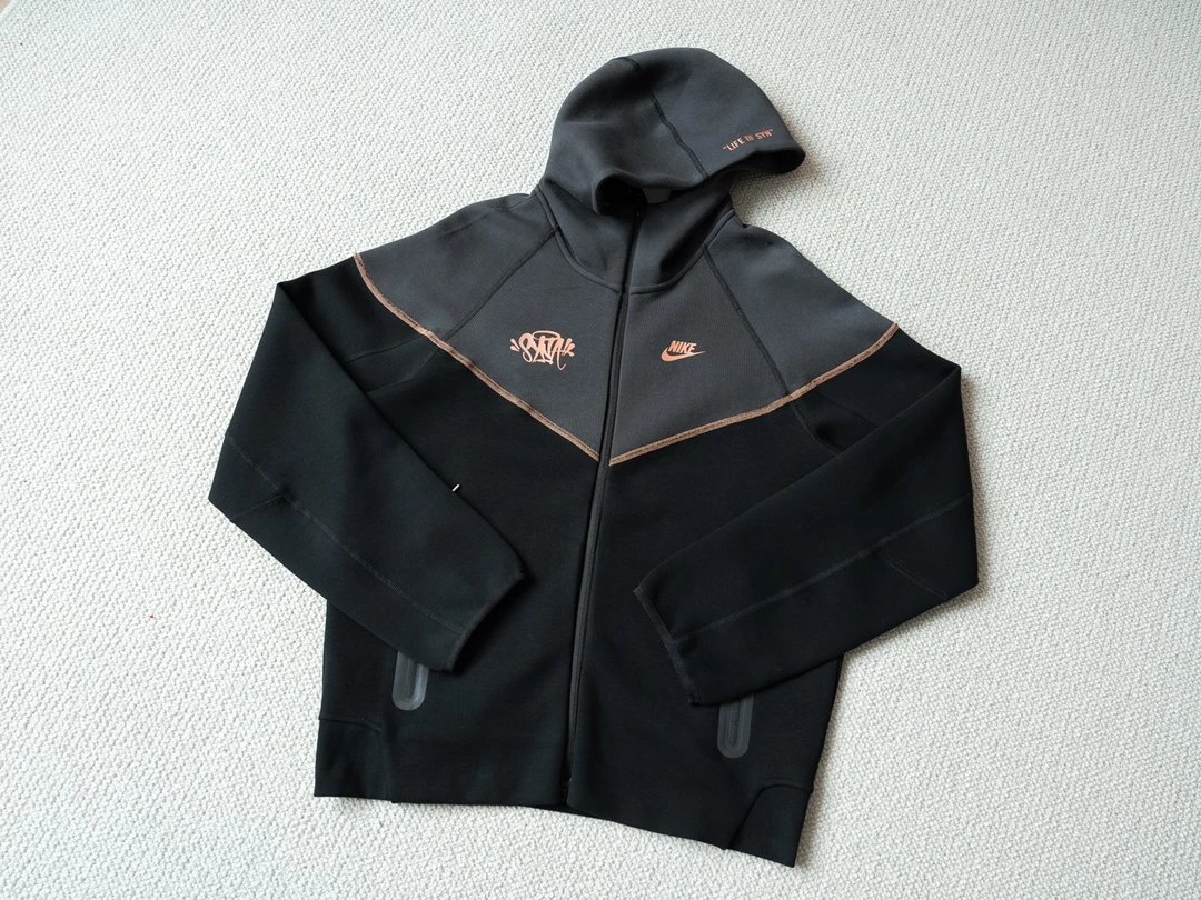 严选品质 上衣 「 顶级复刻版本 Nike x Central Cee 联名款 Tech Fleece Windrunner 品牌logo户外休闲运动拉链连帽夹克套装 」 - 颜色：黑色 上衣尺码表：