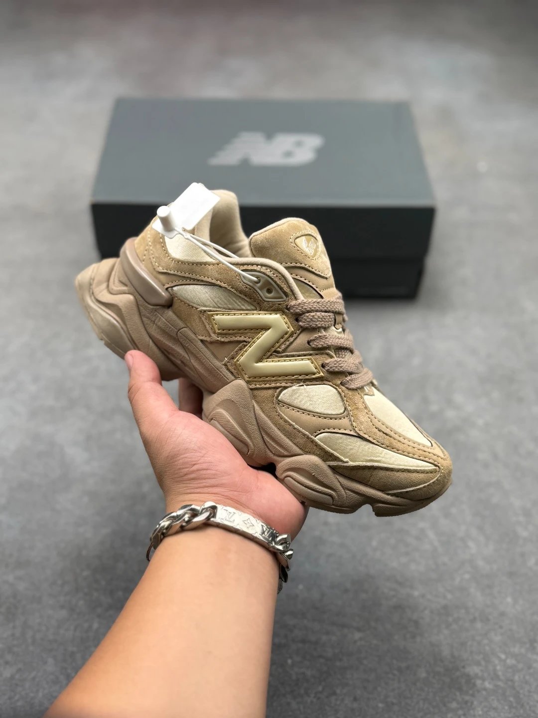 公司级New Balance NB 9060 鞋款灵感源自设计师本人对夏日的怀日回忆