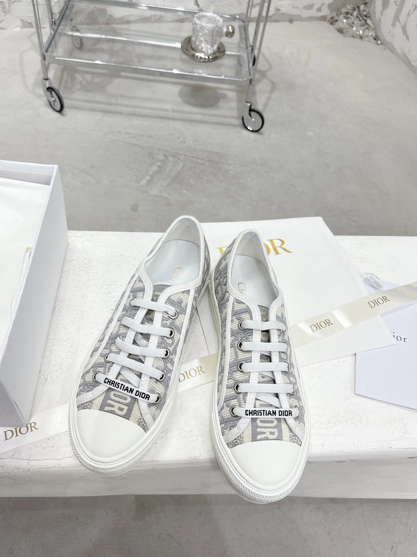 支持退换 WALK N DIOR 刺绣平底 情人节限定款系列
