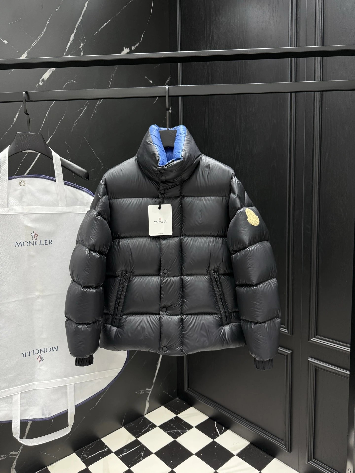 广州高版本 Moncler. 1952联名 蓝胖子展示图
