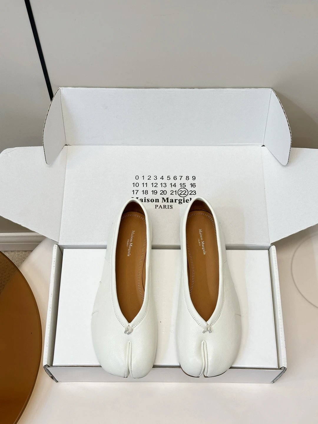 支持退换中跟+10 Maison Margiela马吉拉 MM6 Tabi分趾芭蕾鞋 平底，中跟+10 Maison Margiela 经典tabi分趾芭蕾鞋，