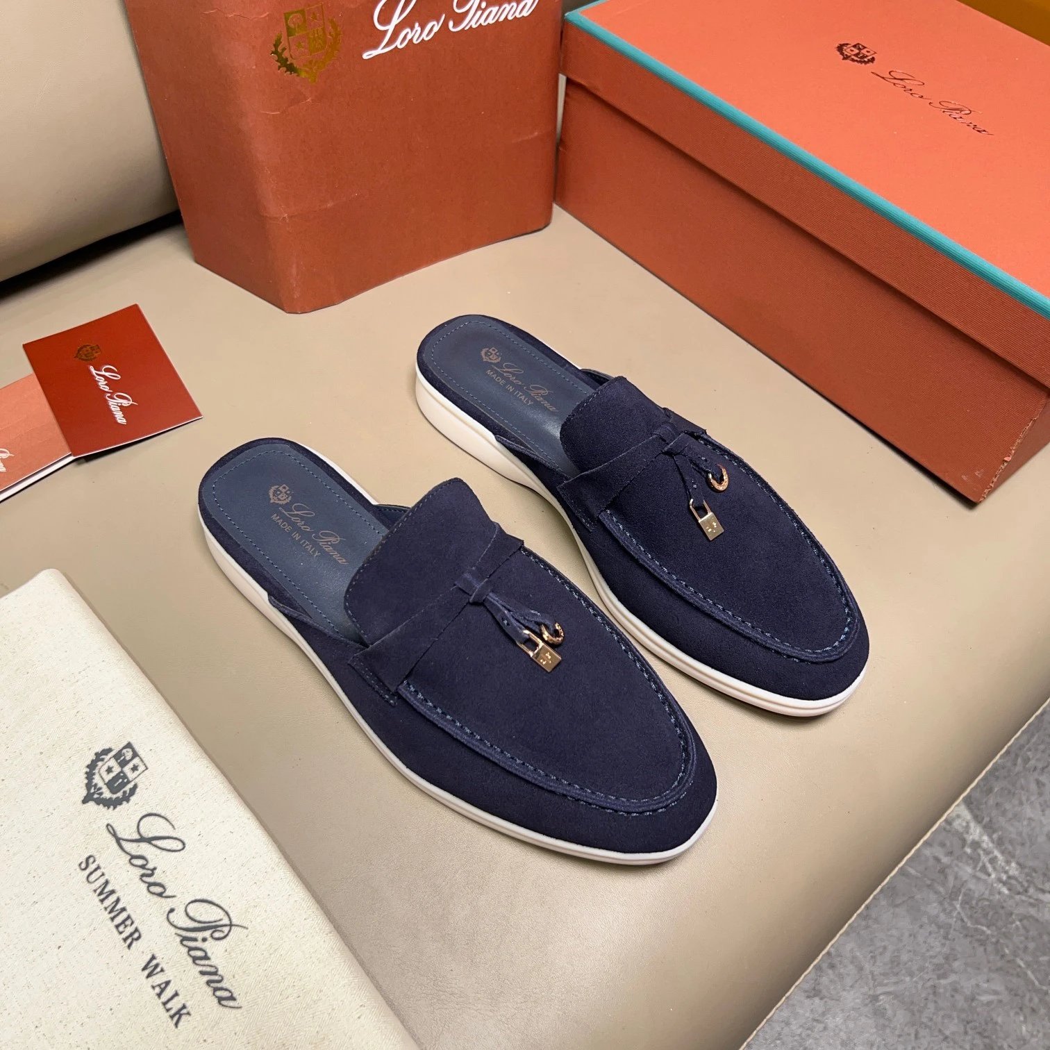 【实价】LP-【Loro Piana】包头拖意大利顶级牛绒复古优雅低调奢华时尚性与皮料实用性同样兼具依然全网最高品质鞋面牛京丝质柔滑手工缝线，水染皮里，原版大底