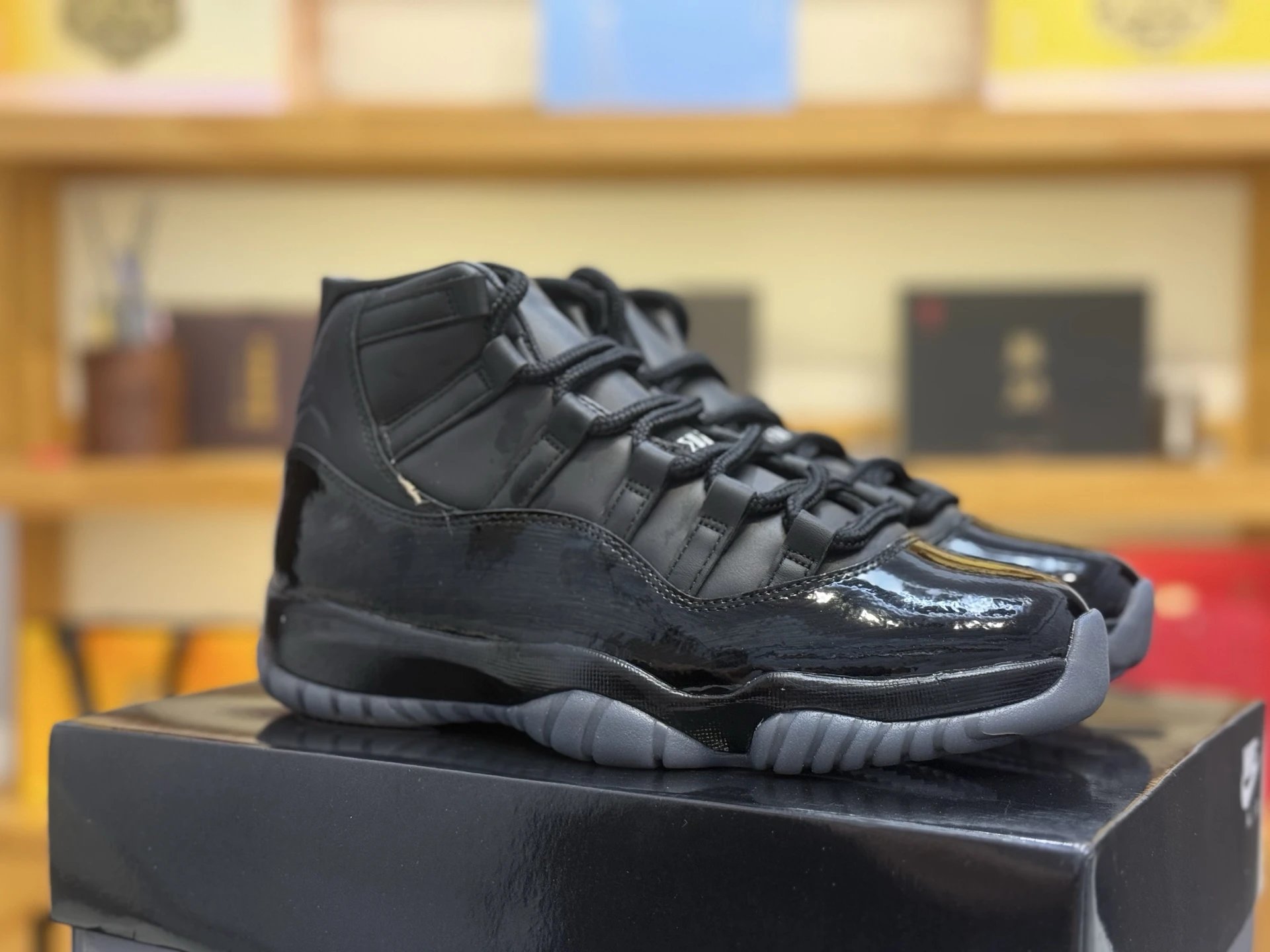 Air Jordan 11 Retro 黑武士 原厂皮 目前后跟最正确的3D印刷 色泽百分百同步 原纸板 原刀 配件全部一比一高订 完美细节可对比市场版本 专业AJ外贸大厂出品 纯原级别质感 进口头层