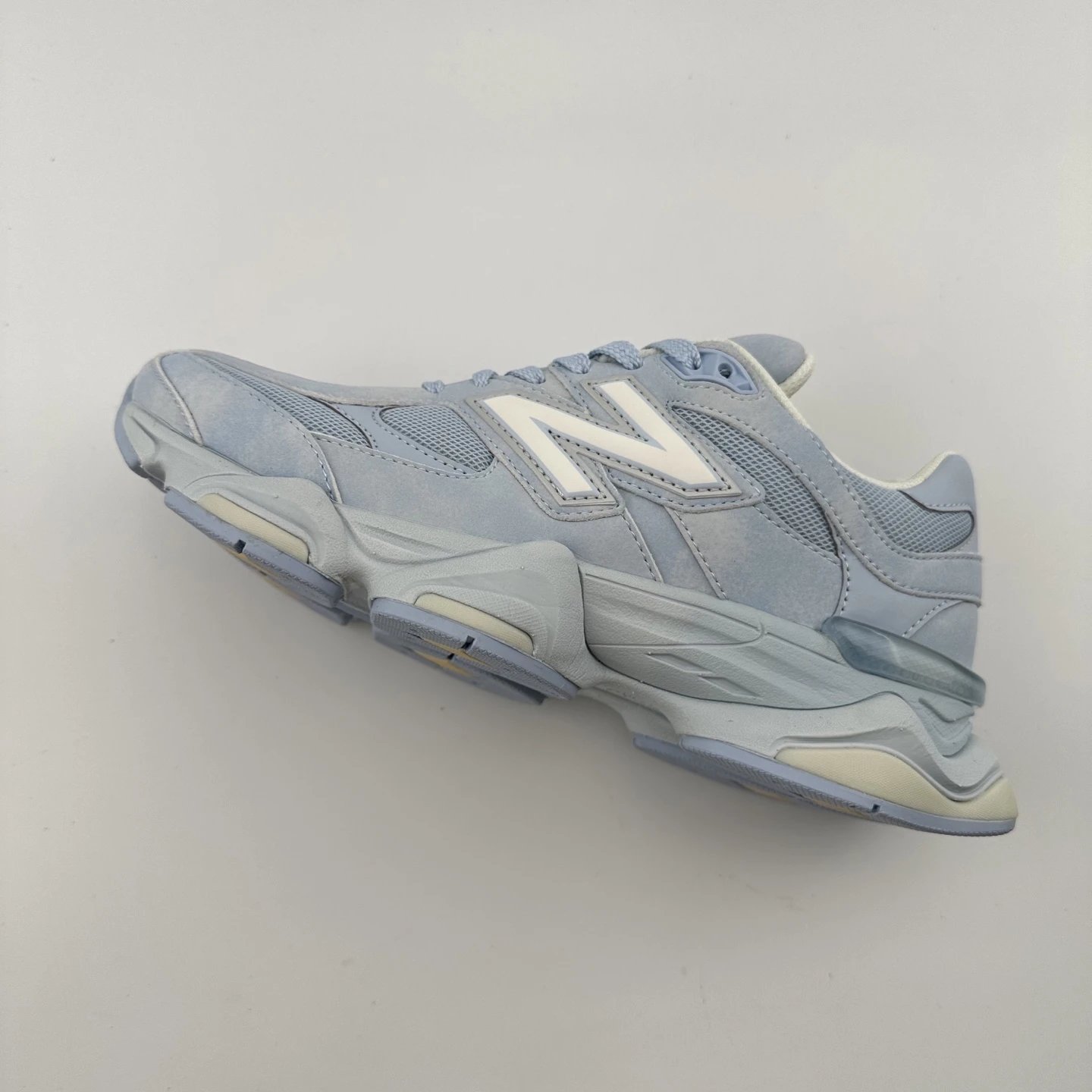 本地 支持放店 New Balance NB 9060 2011 复古单品 鞋款灵感源自设计师本人对夏日的怀日回忆