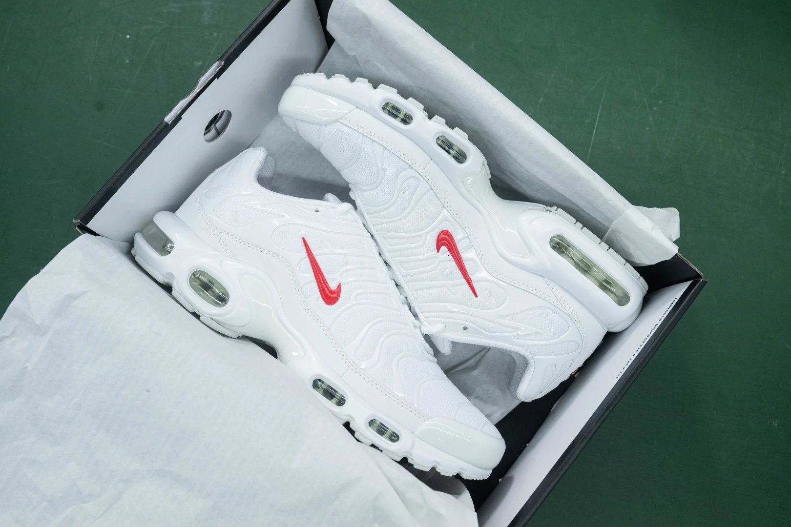 自取/代发自减 Max版 行业顶尖品质TN 气垫sup联名款 Supreme x Nike Air Max Plus 联名 • 鞋头正确TPU材质 鞋面高频TPU材质1.0厚度 原鞋一致层次感 • 气