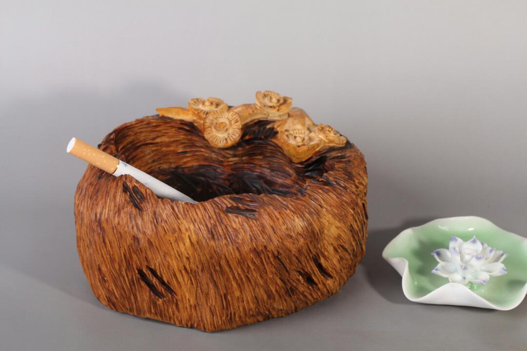 s020 黄杨木手工雕刻烟灰缸整木加工,每个作品造型都有所不同,尽显