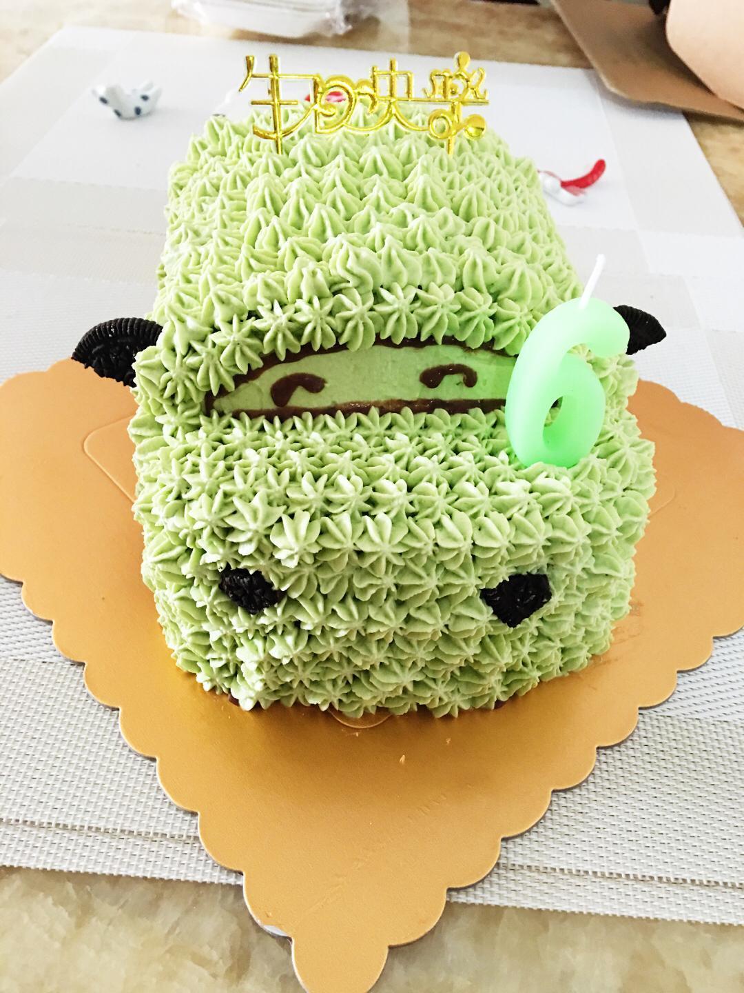 小汽车水果奶油蛋糕,这款比起水果的来水果少一些奶油多一些