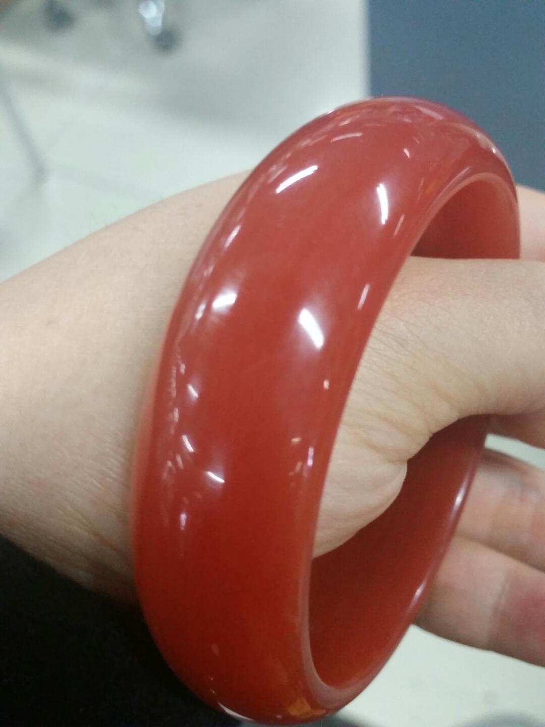 新疆乌尔禾金丝玉手镯,色泽油润饱满,非染色玉石,红色为稀有颜色,假一