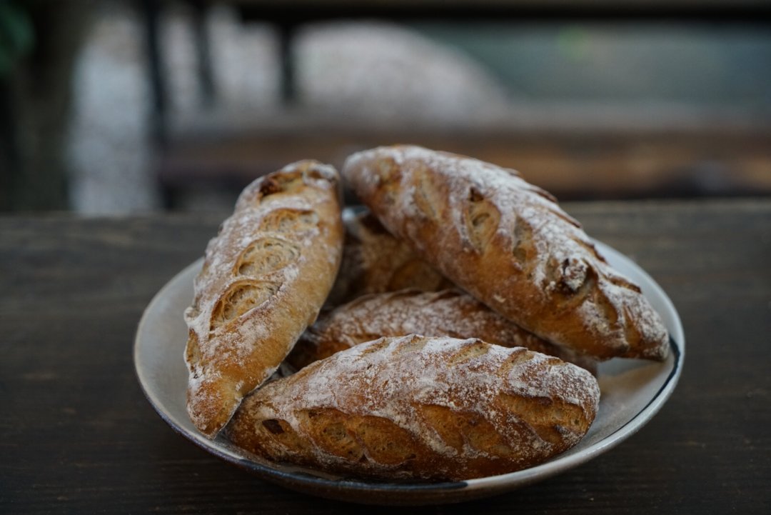 无花果面包单品课 第一次吃他做的面包是在武康路的farine 第一次遇见