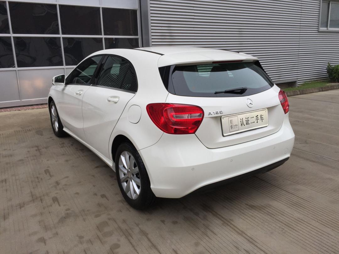 14年10月 奔驰a180 2015款 厂家指导价:25.