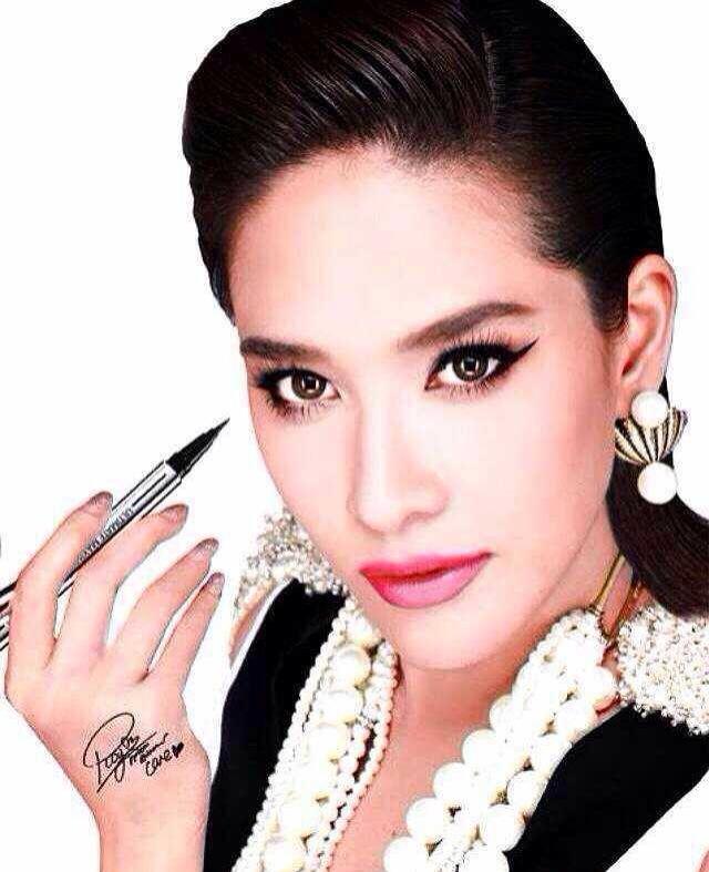 mistine泰国品牌,超级无敌好用 颜色浓黑 笔头顺滑 高防水 全天不晕染