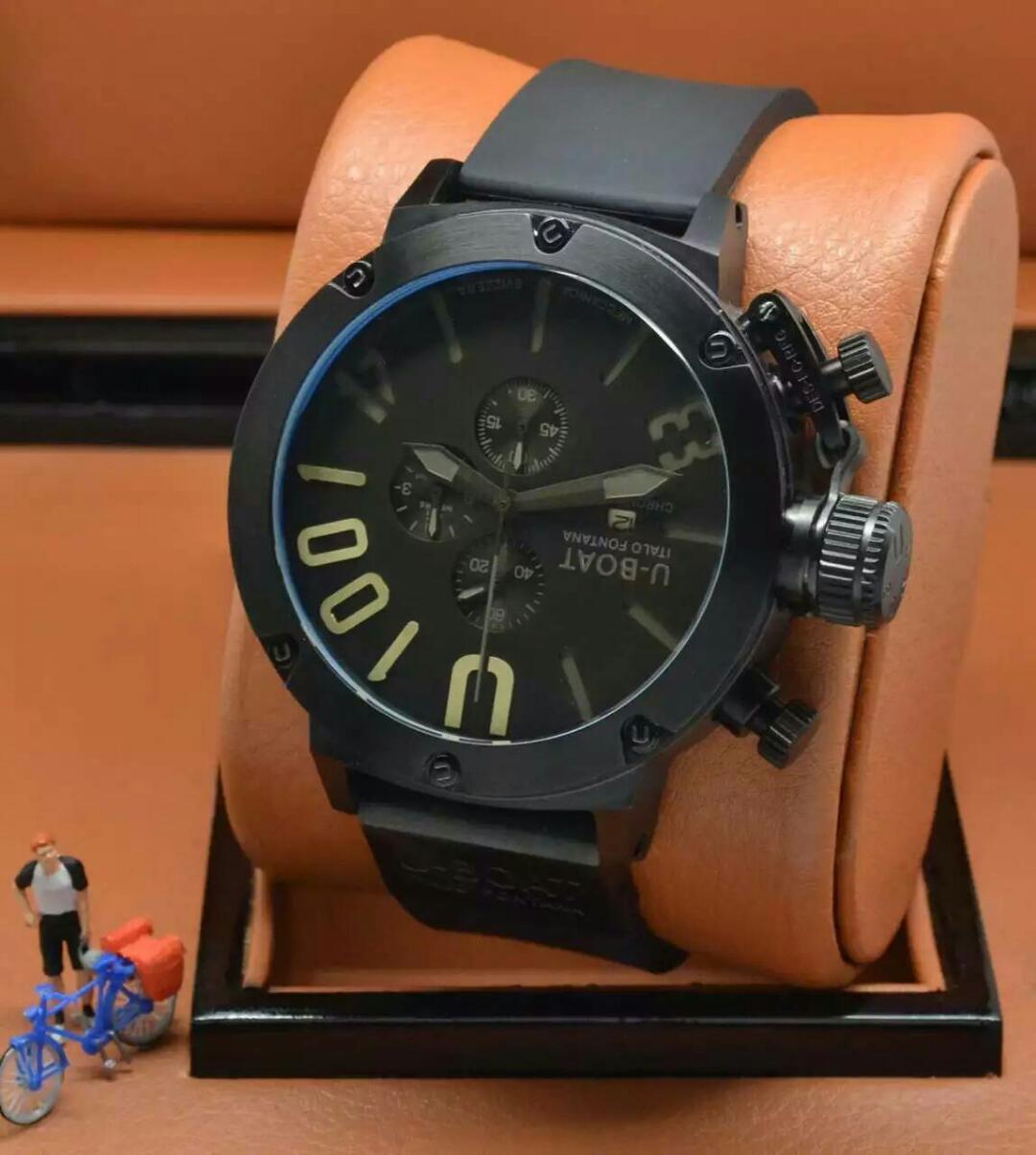 u-boat 时尚经典大头表[得意][得意]精钢表壳,进口os石英跑秒计时机芯