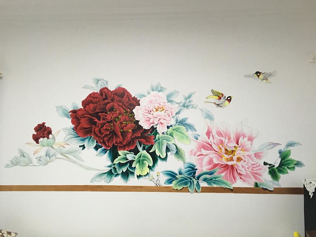 可根据客户喜好来单独定制墙绘画面,此墙绘为牡丹图,大小约宽3米x高2