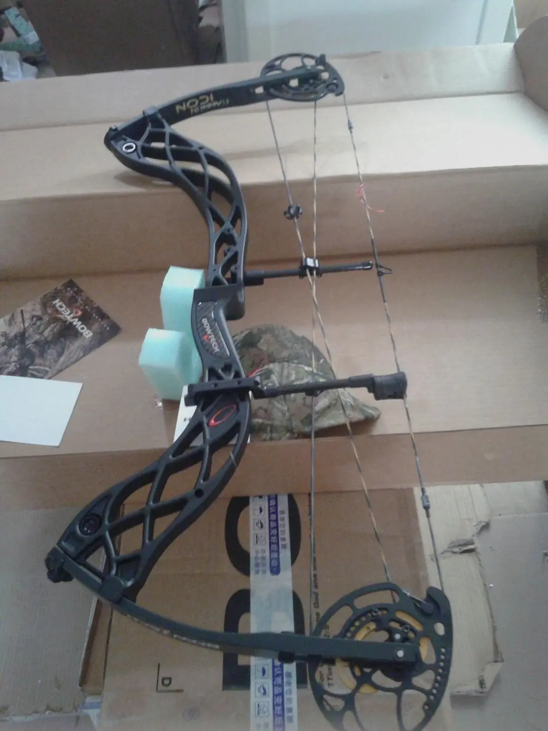 Bowtech Carbon Lcon碳偶像 裸弓 15 轮轴距 31英寸弓裆高度 7英寸拉 力 50磅 60磅 70磅ibo速度 335英尺 秒拉距选择范围 26 30英寸拉距调