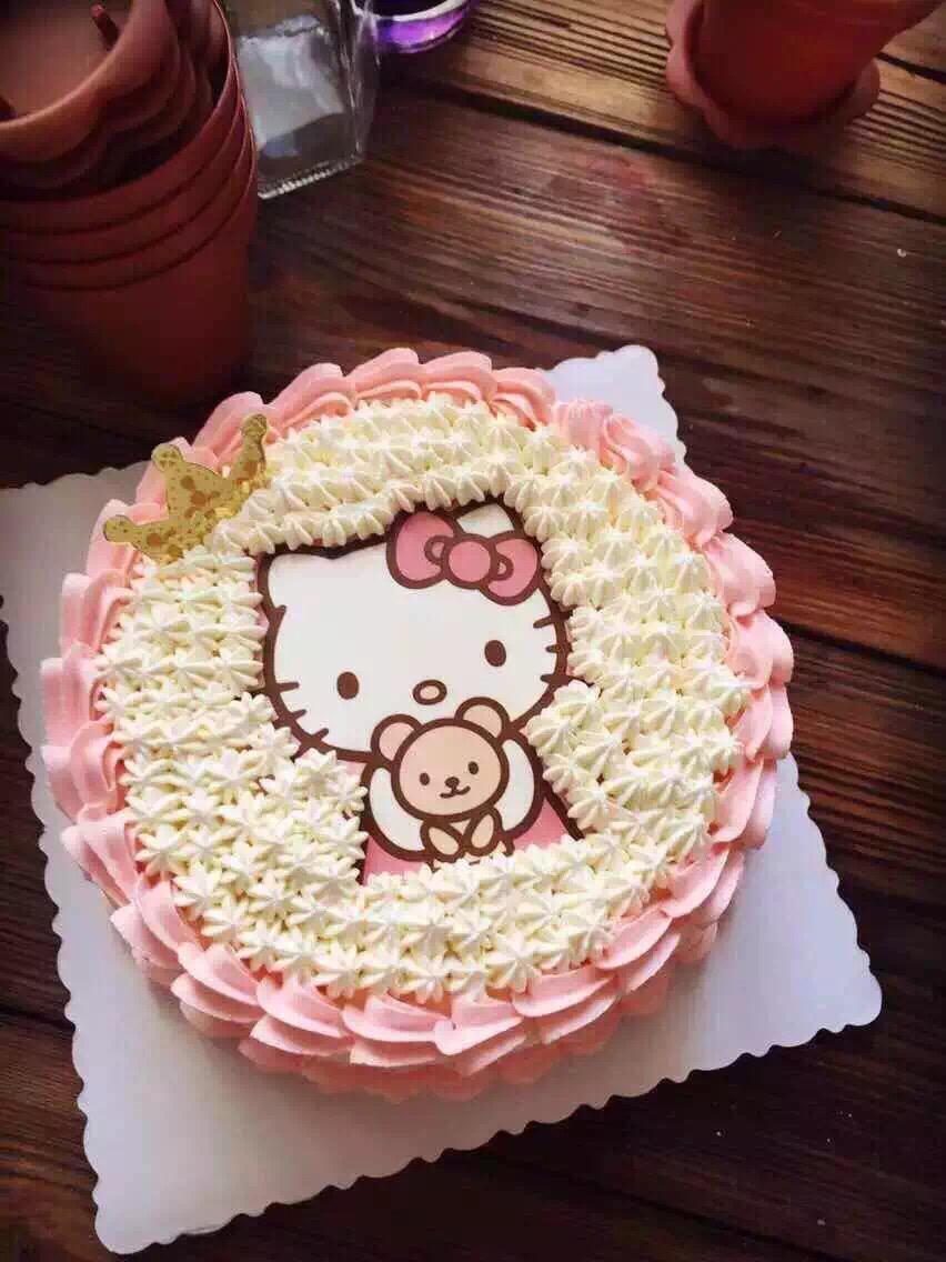 糯米纸蛋糕可以把你喜欢的任意图案,通过可食用糯米纸打印出来