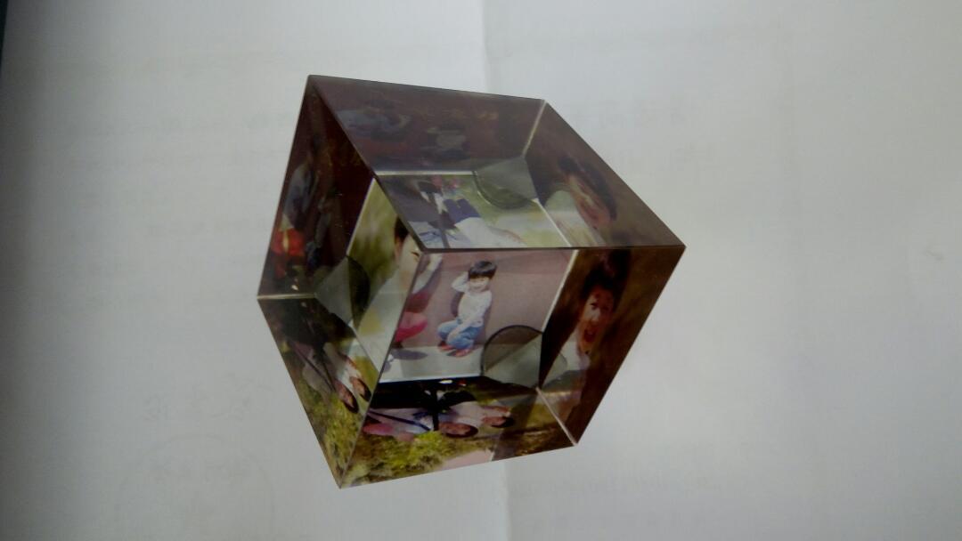 六方体水晶,可放三张精美相片!