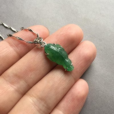 翡翠冰种满绿三脚金蟾18k白金镶嵌