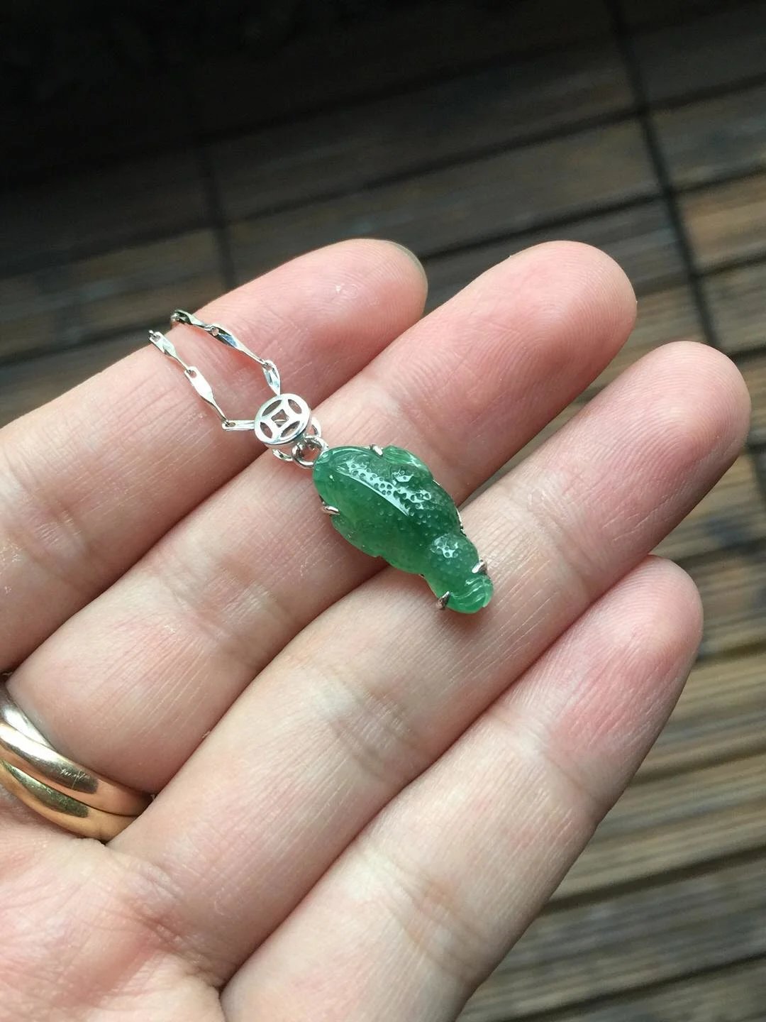 翡翠冰种满绿三脚金蟾18k白金镶嵌