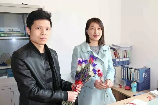 微店有奖征文?赠人玫瑰?手有余香?鲁老师热情服务客户赢得2017年第一单? 2017-03-18 安然纳米直销网站 ?生活中处处存在美,存在爱。我们每天都能看到初升的太阳,那是自然之美。我们每天都能拥有他人的关爱与帮助,这是人性之美。给人玫瑰手有余香,我的2017年第一单也是从热情关爱网友赢得的? ?2017年我的第一单是来自远在福建省的一位网友在1月5日订了一套安然纳米水机上面的滤芯,三个,148元。早在元旦这天傍晚,这个客户就给我打电话,当时因为其他原因没有听到,随后看到未接电话时 - lj2008122 - 中国河南经济报 微店有奖征文?赠人玫瑰?手有余香?鲁老师热情服务客户赢得2017年第一单? 2017-03-18 安然纳米直销网站 ?生活中处处存在美,存在爱。我们每天都能看到初升的太阳,那是自然之美。我们每天都能拥有他人的关爱与帮助,这是人性之美。给人玫瑰手有余香,我的2017年第一单也是从热情关爱网友赢得的? ?2017年我的第一单是来自远在福建省的一位网友在1月5日订了一套安然纳米水机上面的滤芯,三个,148元。早在元旦这天傍晚,这个客户就给我打电话,当时因为其他原因没有听到,随后看到未接电话时 - lj2008122 - 中国河南经济报