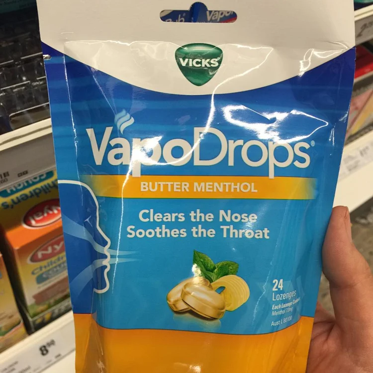 Vicks Vaponaturals Drops润喉糖会在瞬间使您奇痒无比 干痛难忍的喉咙得到舒缓 蜂蜜 和薄荷脑的结合 使这款润喉糖成为大家感冒前后期的必备之品 入口小小一粒润喉糖 它的蜂蜜清凉口味 Vicks Vaponaturals Drops润喉糖会在瞬间使您奇痒无比 干痛难忍的喉咙得到舒缓 蜂蜜 和薄荷脑的结合 使这款润喉糖成为大家感冒前后期的必备之品 入口小小一粒润喉糖 它的蜂蜜清凉口味