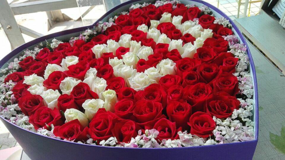 我爱你 99支玫瑰拼字心形礼盒