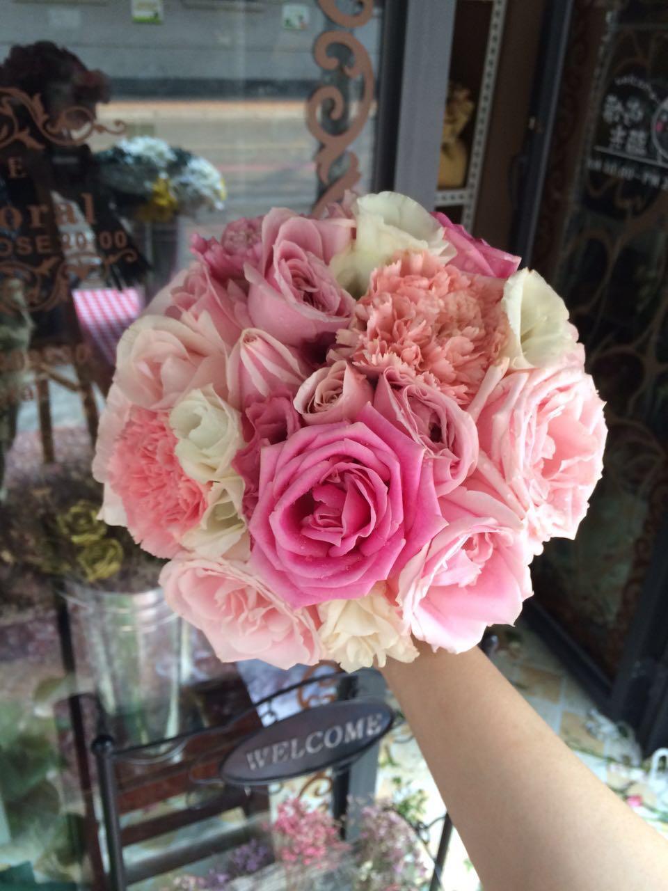 粉色系新娘手捧花