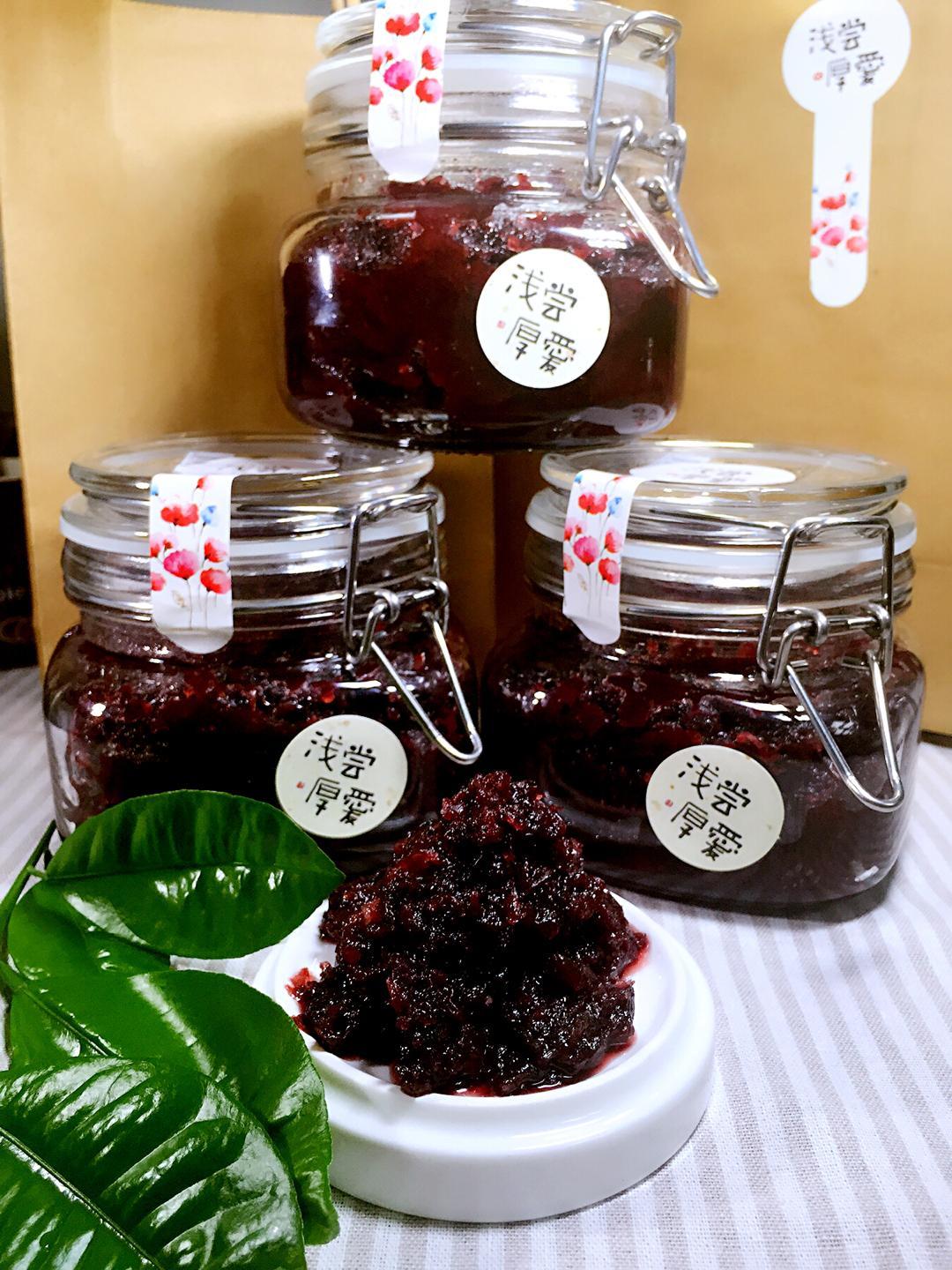 兰州特产-苦水玫瑰花酱中医认为女性平常常吃玫瑰酱的话,则可起到一个