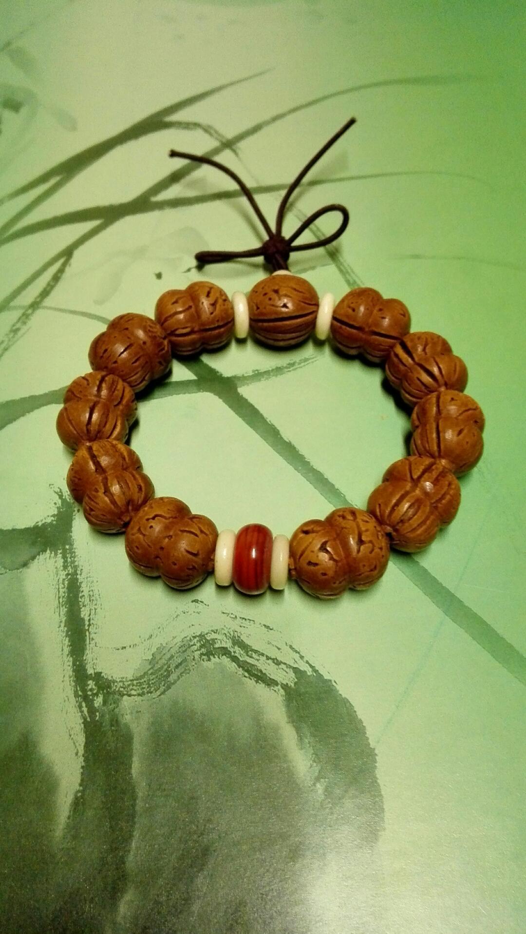 桃核雕刻,葫芦形手串,配玛瑙珠,牛骨隔片