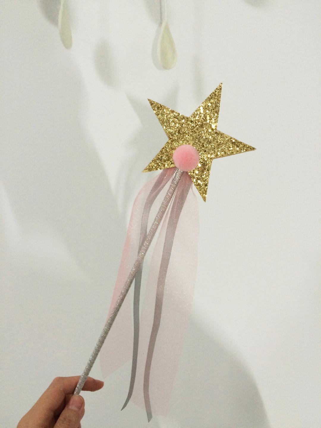 仙女棒 纯手工剪裁,加之布料较厚,可能没机器裁的那么完美,介意慎拍