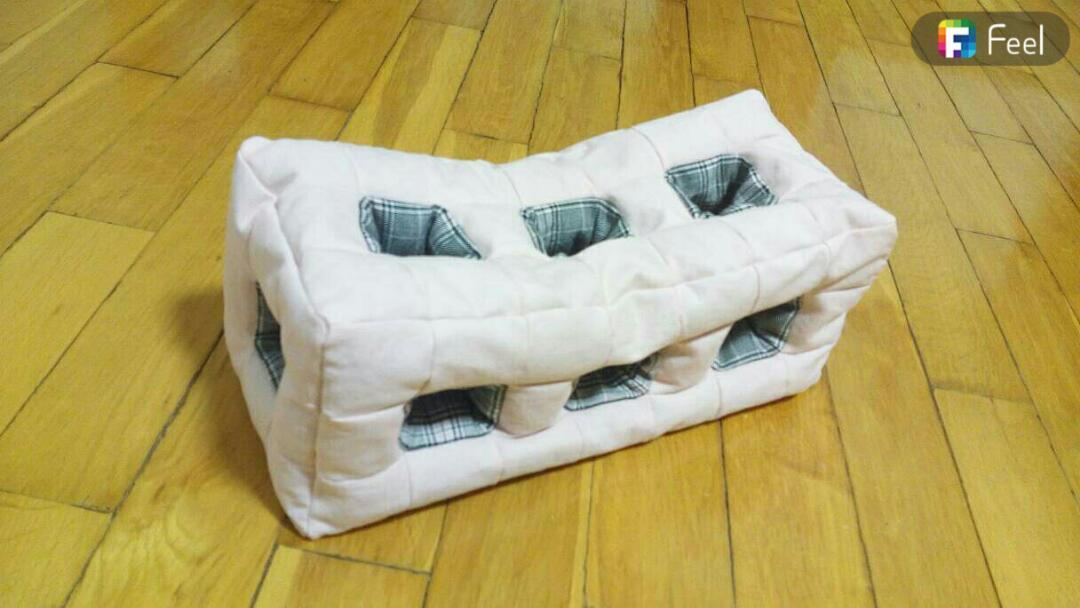 孔枕(13*13*31cm) 一百多块碎布-拼啊-缝啊-成就了这个迷宫一样的枕头