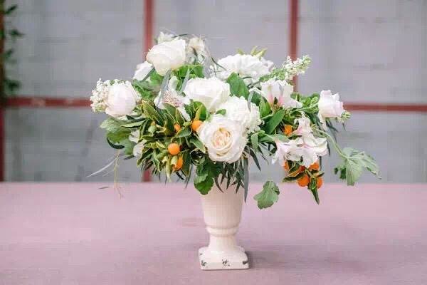 五个简单步骤 教会你制作瓶插花