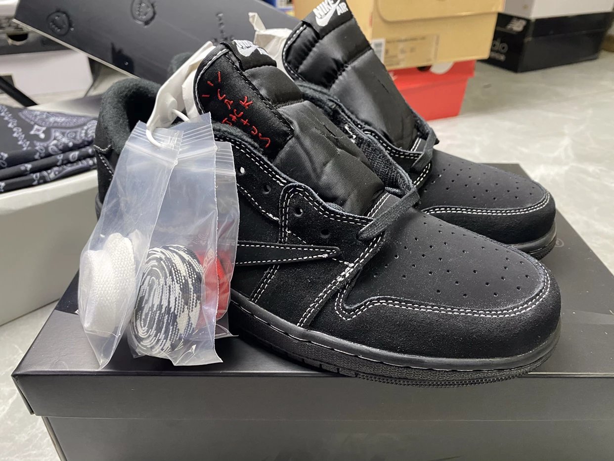 Travis Scott x Air Jordan 1 Low Black Phantom